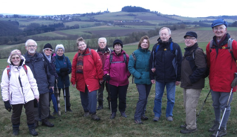 Die Gruppe vor der Silhouette von Reifferscheid